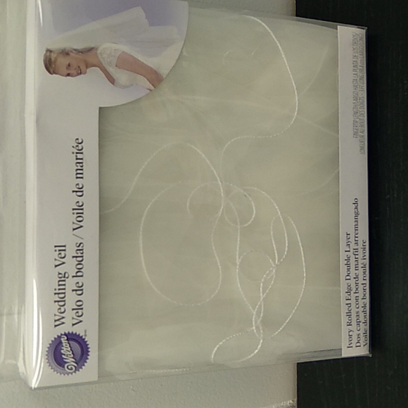 Wilton Accessories - NWT IVORY WEDDING VEIL